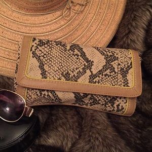 Loft 🌞👒 clutch bag